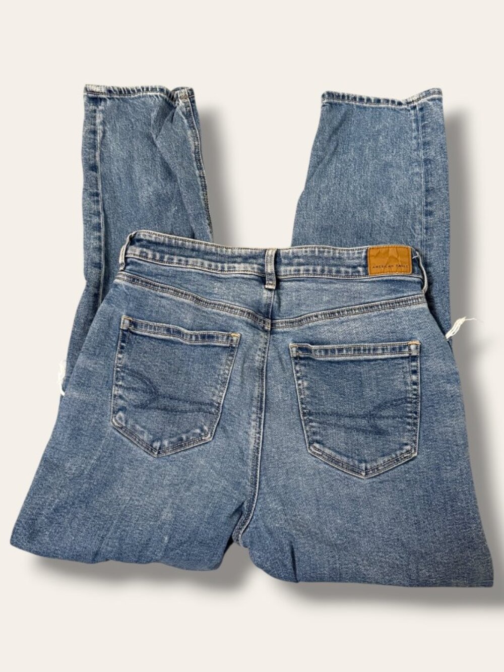 American Eagle Denim Jeans Womens 10 Mom Jean Distressed Light Wash Ripped Knee